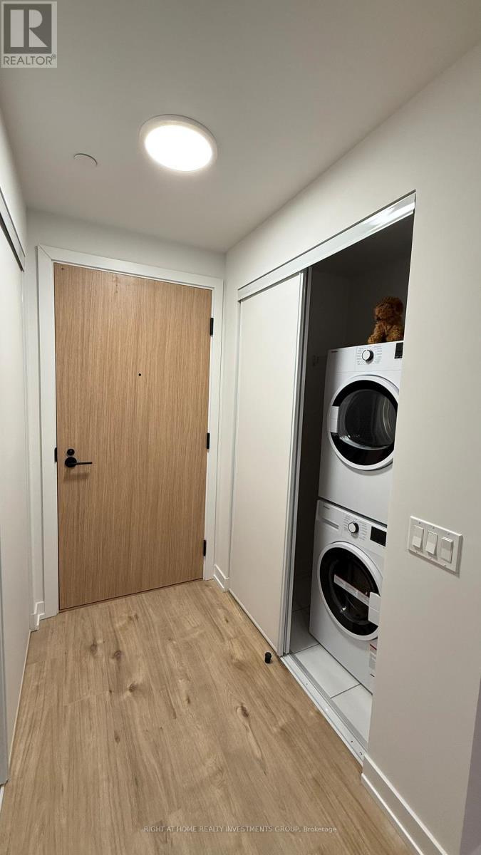 609 - 35 Parliament Street, Toronto, ON - Indoor Photo Showing Laundry Room