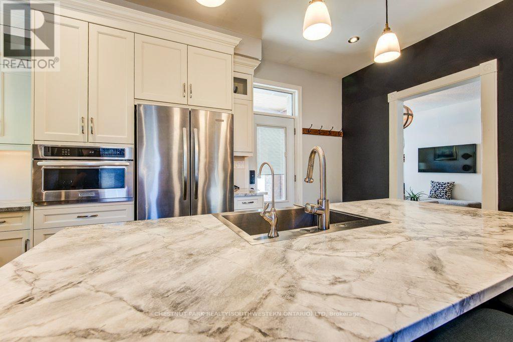 350 Queen Street S, Kitchener, ON - Indoor Photo Showing Kitchen With Stainless Steel Kitchen With Double Sink With Upgraded Kitchen