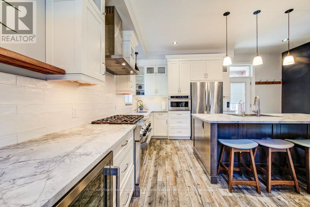 350 Queen Street S, Kitchener, ON - Indoor Photo Showing Kitchen With Stainless Steel Kitchen With Upgraded Kitchen