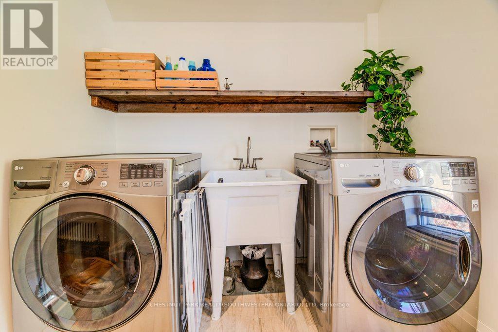 350 Queen Street S, Kitchener, ON - Indoor Photo Showing Laundry Room