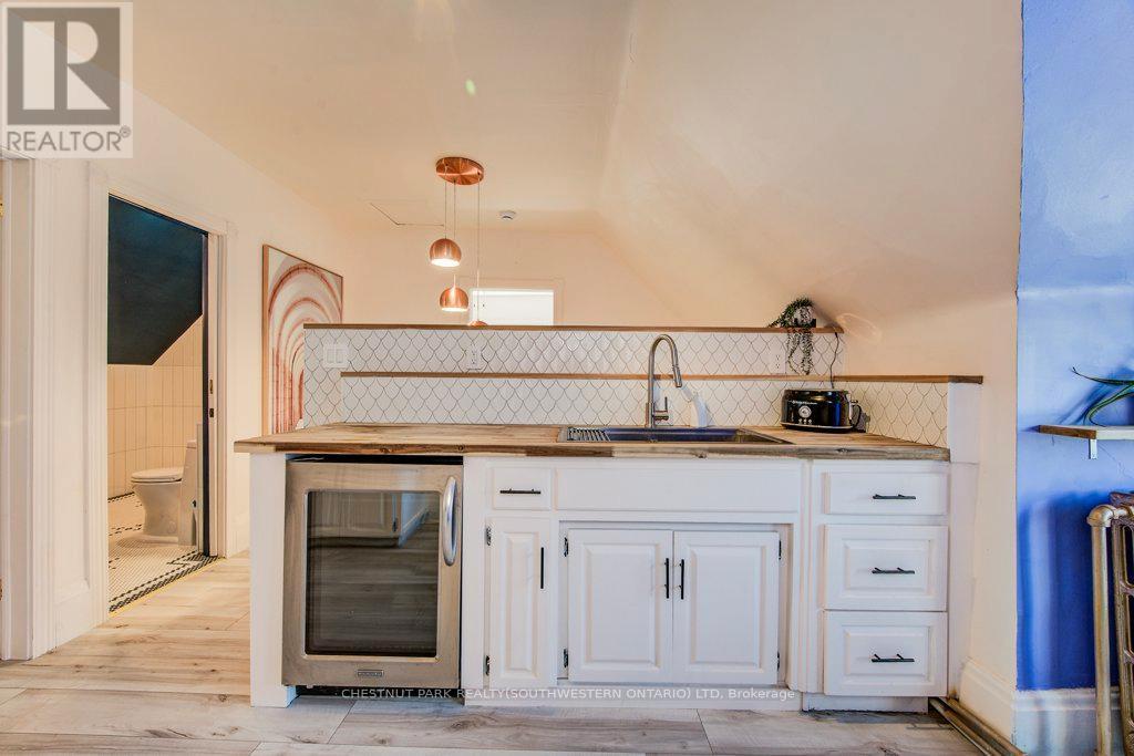 350 Queen Street S, Kitchener, ON - Indoor Photo Showing Garage