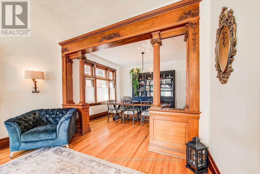 350 Queen Street S, Kitchener, ON - Indoor Photo Showing Living Room