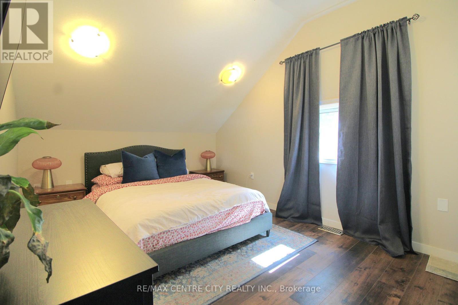 124 Joseph Street, Chatham-Kent, ON - Indoor Photo Showing Bedroom