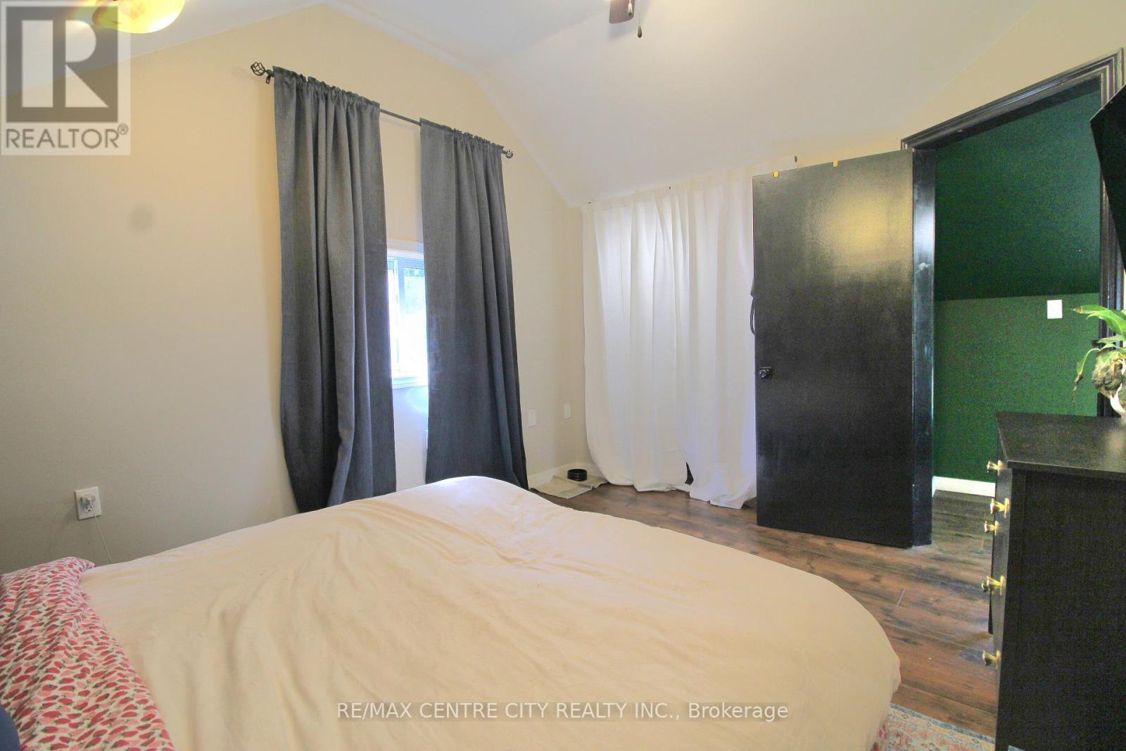 124 Joseph Street, Chatham-Kent, ON - Indoor Photo Showing Bedroom