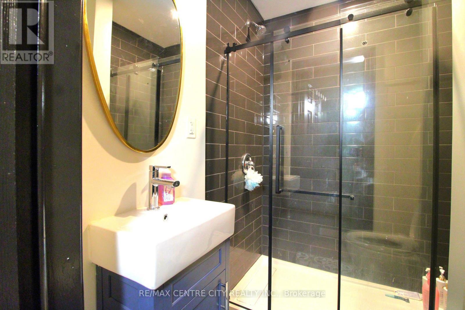124 Joseph Street, Chatham-Kent, ON - Indoor Photo Showing Bathroom