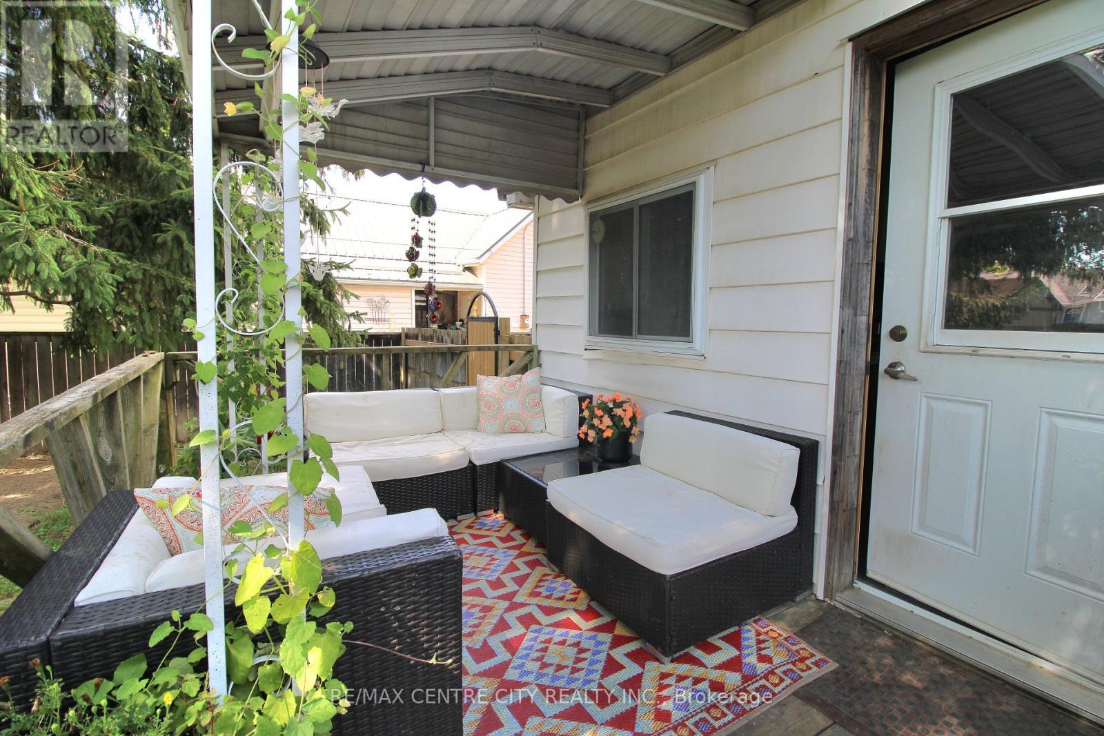 124 Joseph Street, Chatham-Kent, ON - Outdoor With Deck Patio Veranda With Exterior