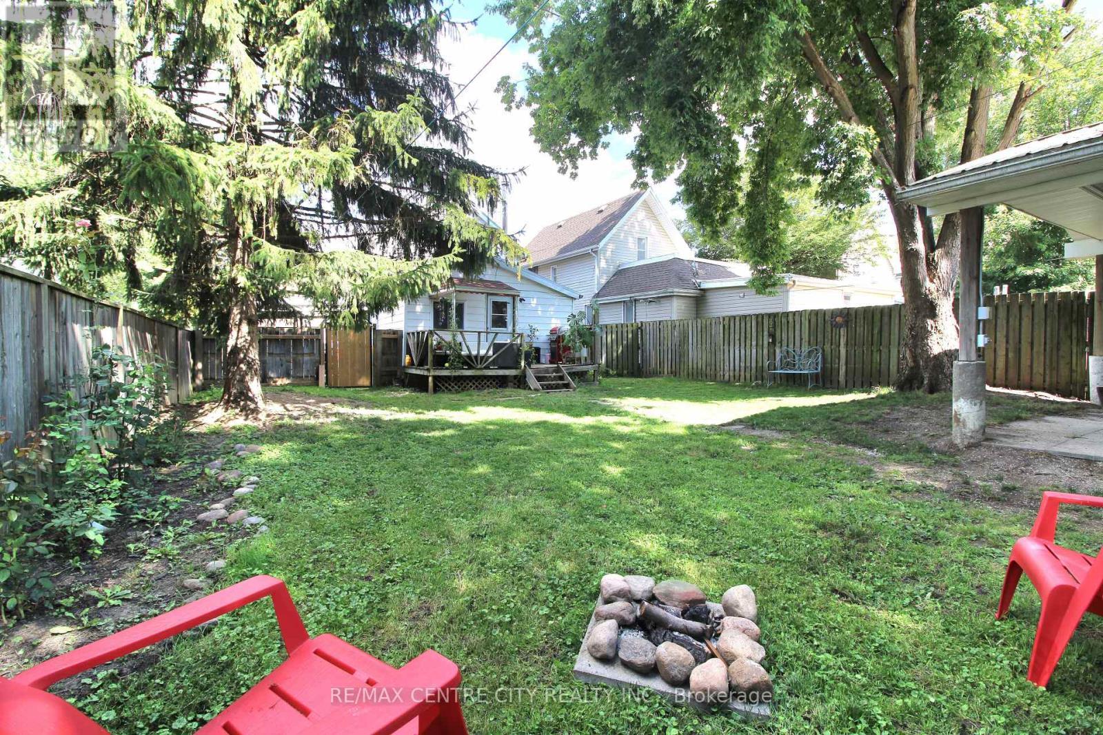 124 Joseph Street, Chatham-Kent, ON - Outdoor With Backyard