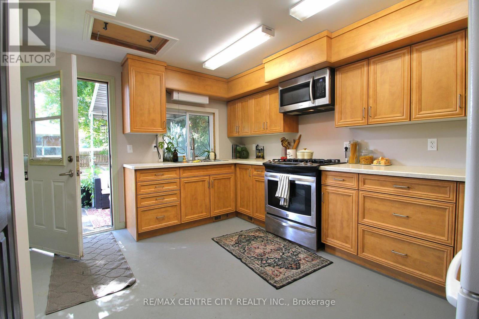 124 Joseph Street, Chatham-Kent, ON - Indoor Photo Showing Kitchen