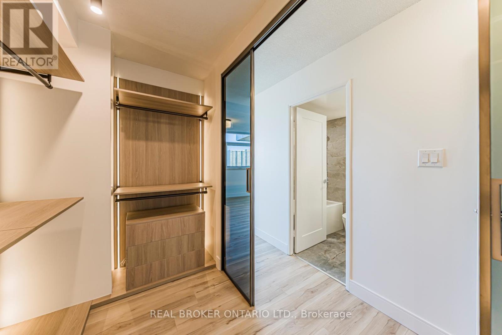 Primary Bedroom Walk-in Closet - 1503 - 3131 Bridletowne Circle, Toronto, ON - Indoor Photo Showing Other Room