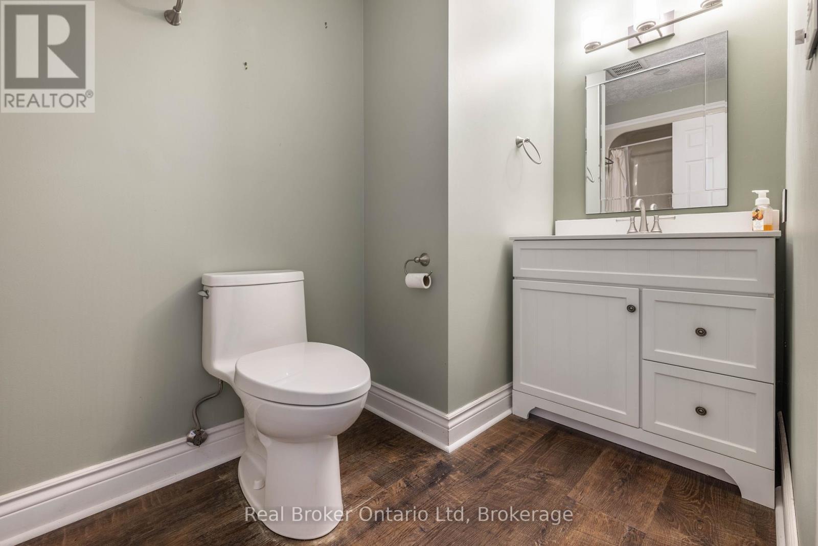 Hallway bathroom - 144080 Sdrd 15, Meaford, ON