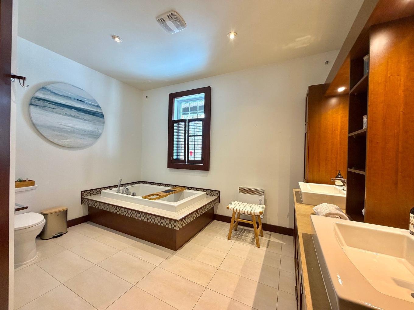 Bathroom - 48 Rue De München, Brownsburg-Chatham, QC - Indoor Photo Showing Bathroom