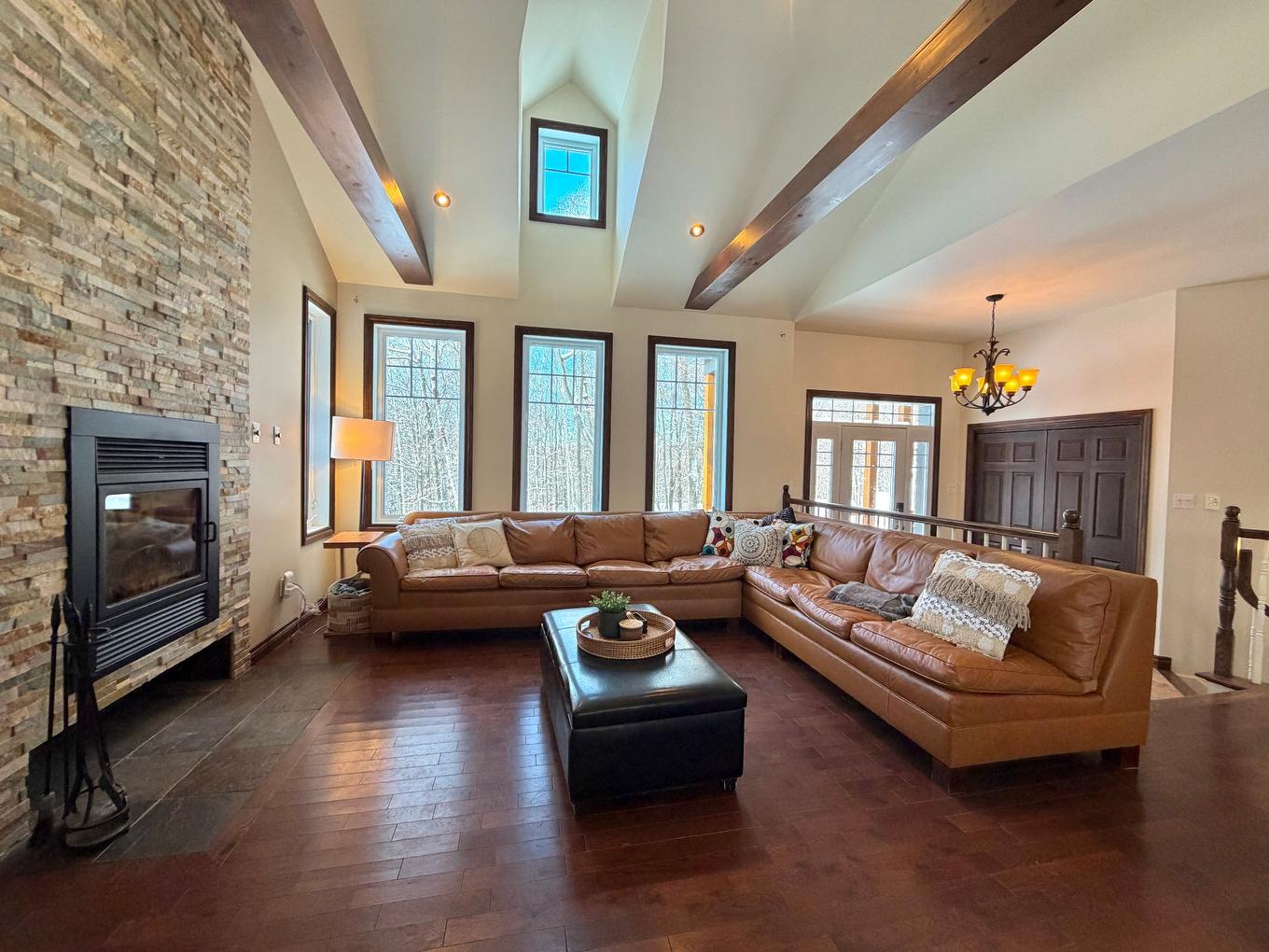 Living room - 48 Rue De München, Brownsburg-Chatham, QC - Indoor Photo Showing Living Room With Fireplace