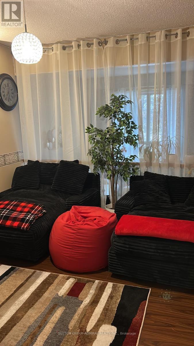 94 - 82 Henderson Drive, Aurora, ON