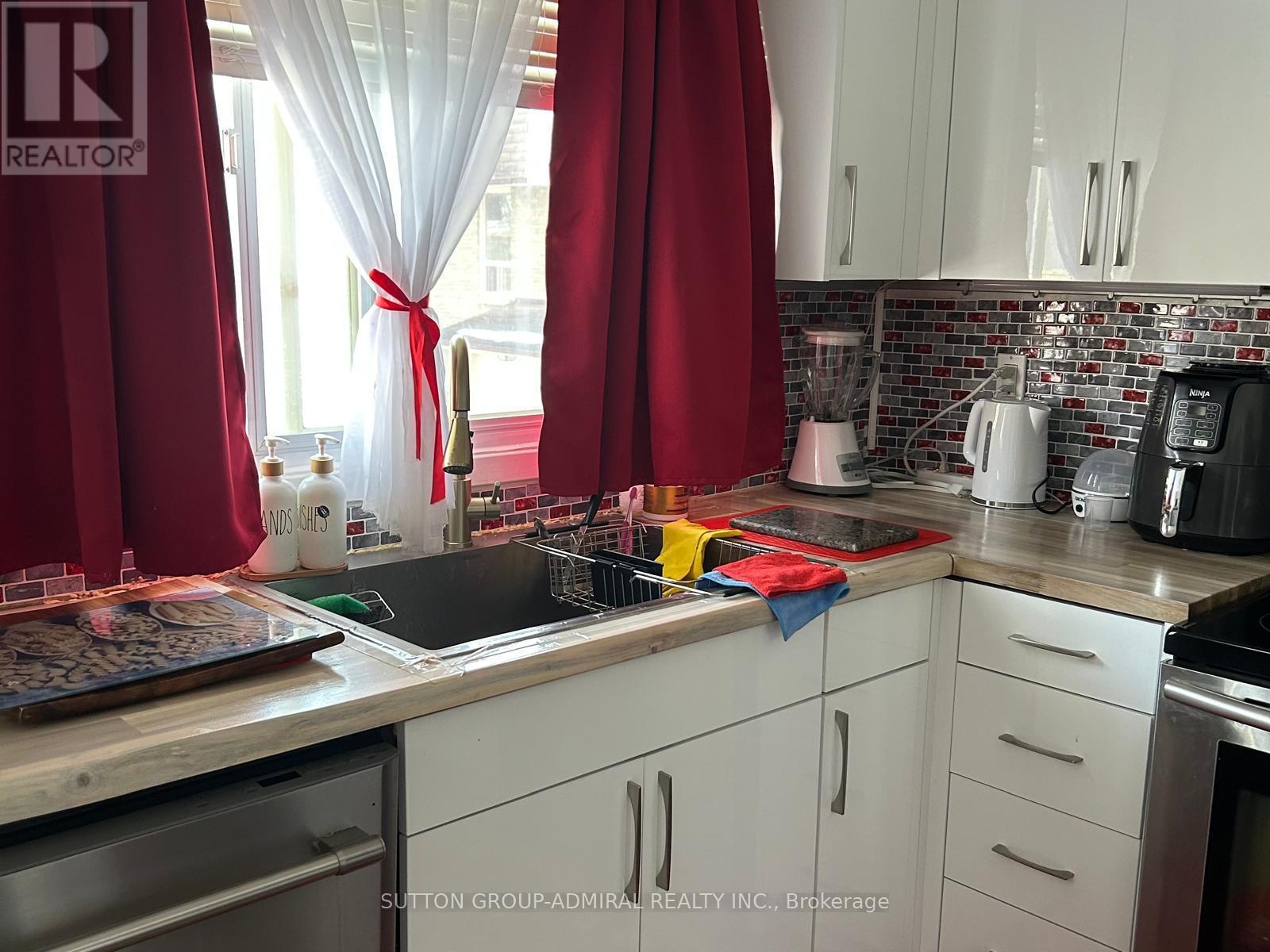 94 - 82 Henderson Drive, Aurora, ON