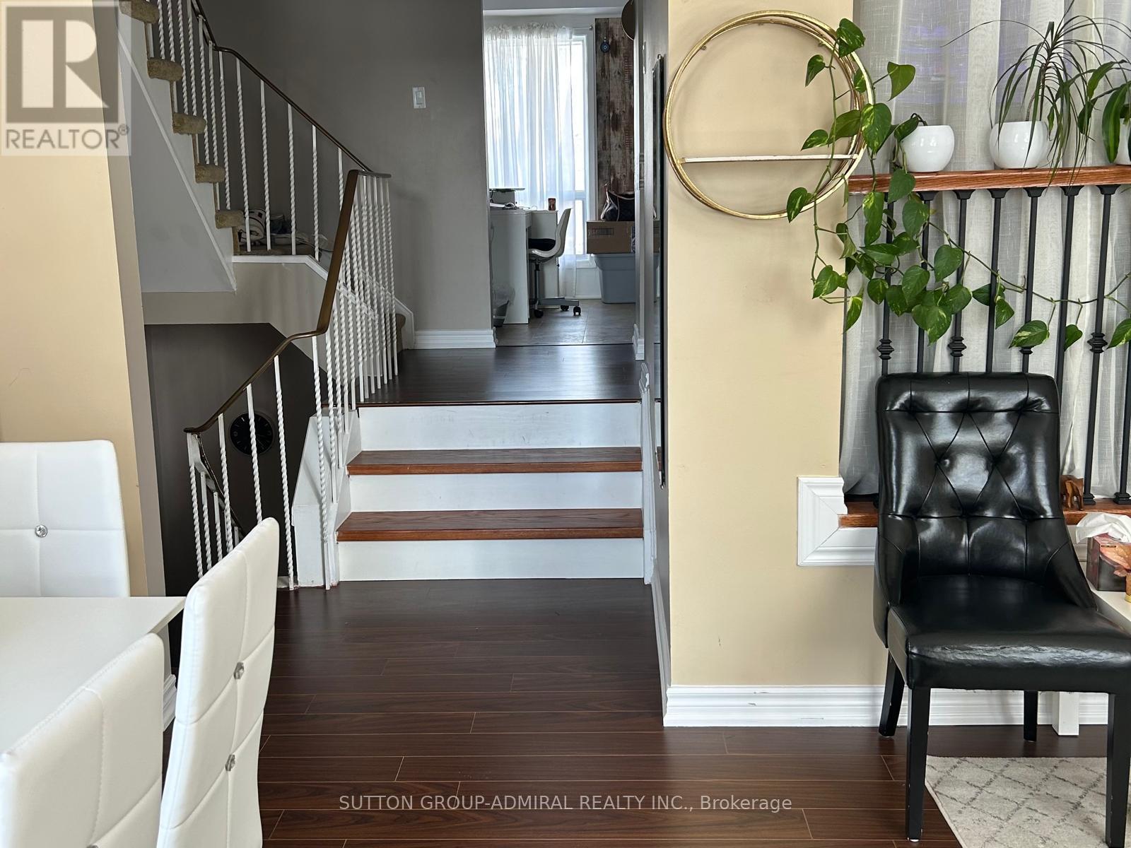 94 - 82 Henderson Drive, Aurora, ON