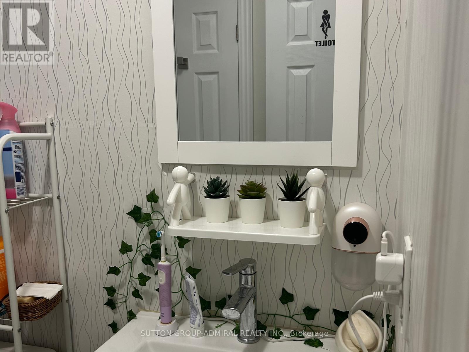 94 - 82 Henderson Drive, Aurora, ON