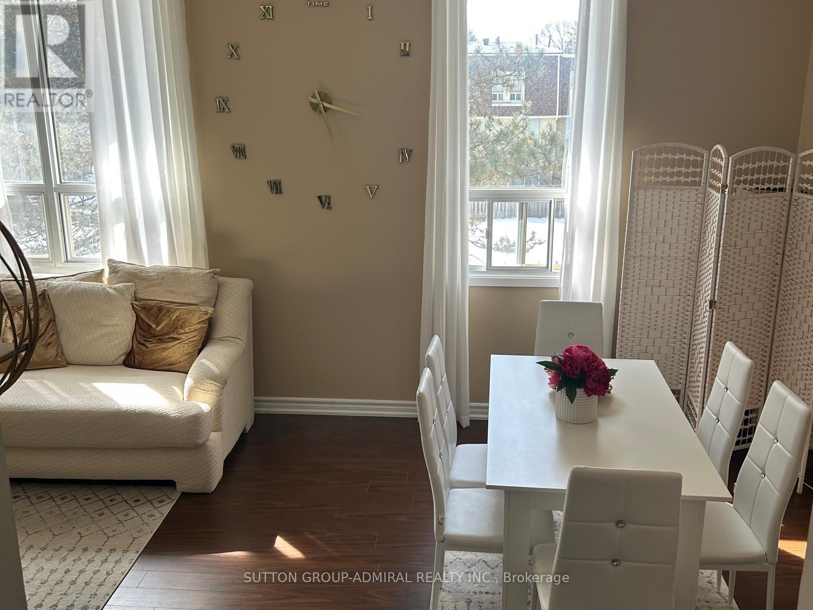 94 - 82 Henderson Drive, Aurora, ON