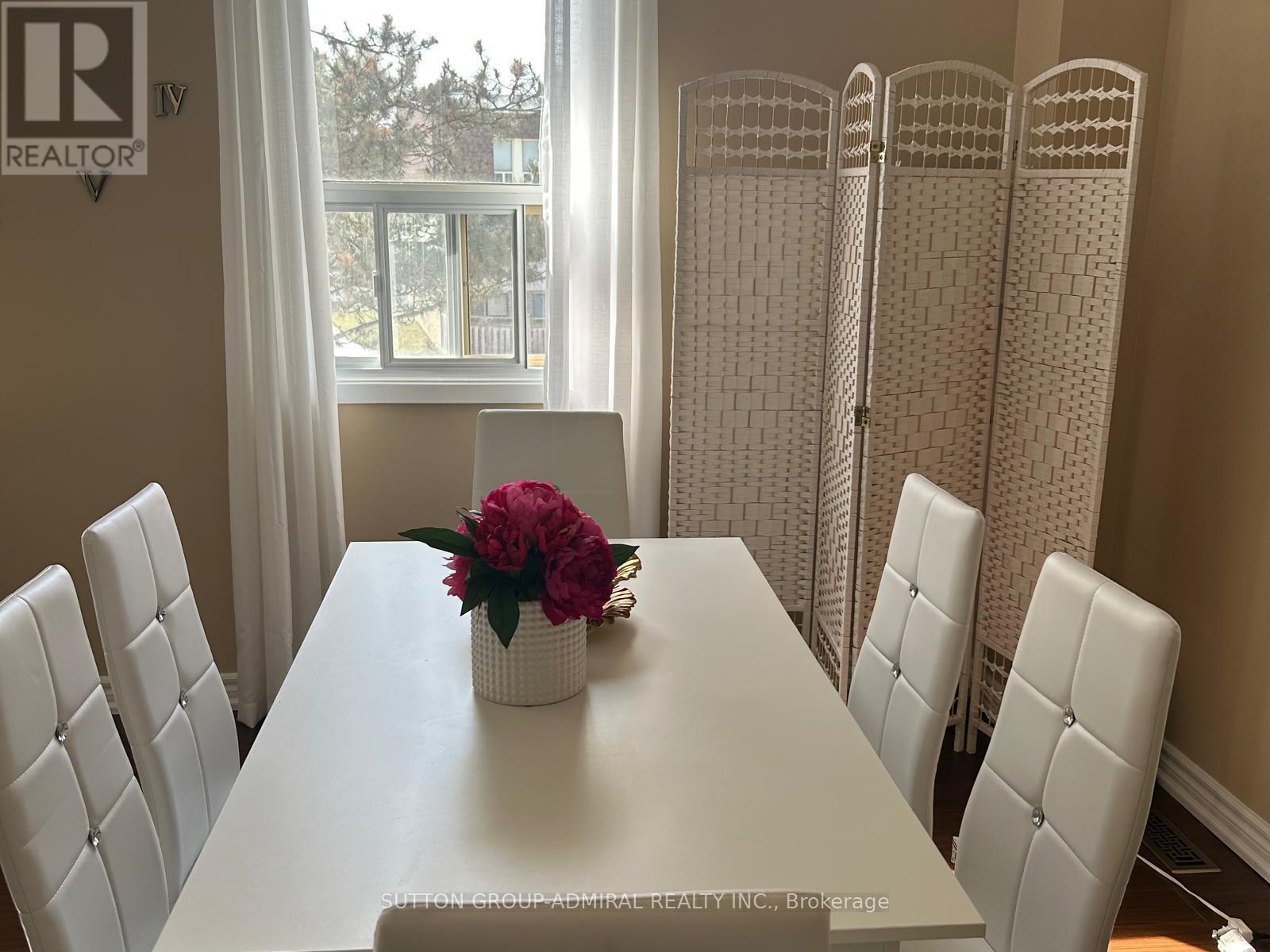 94 - 82 Henderson Drive, Aurora, ON