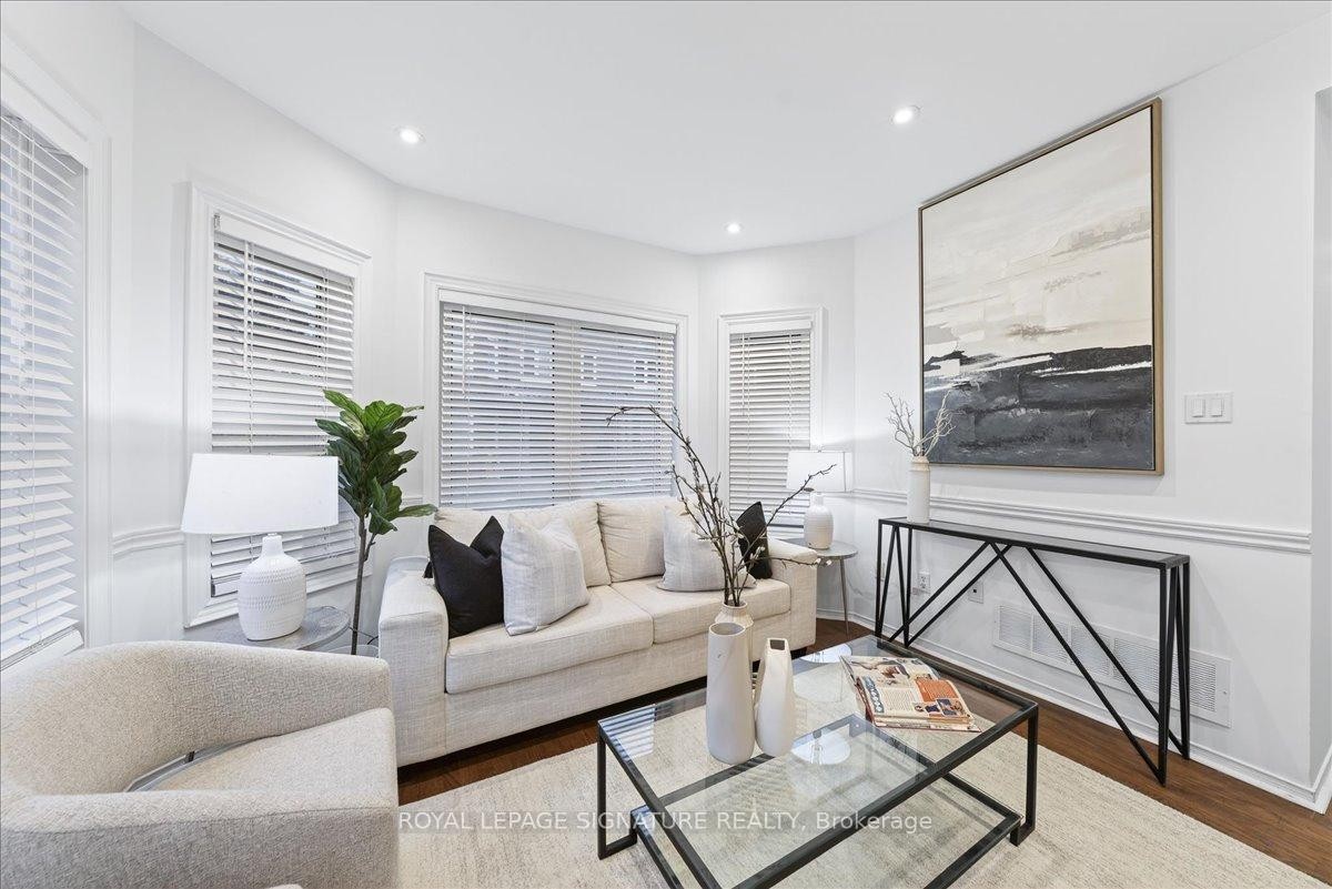 59-735 New Westminster Drive, Vaughan, ON - Indoor Photo Showing Living Room