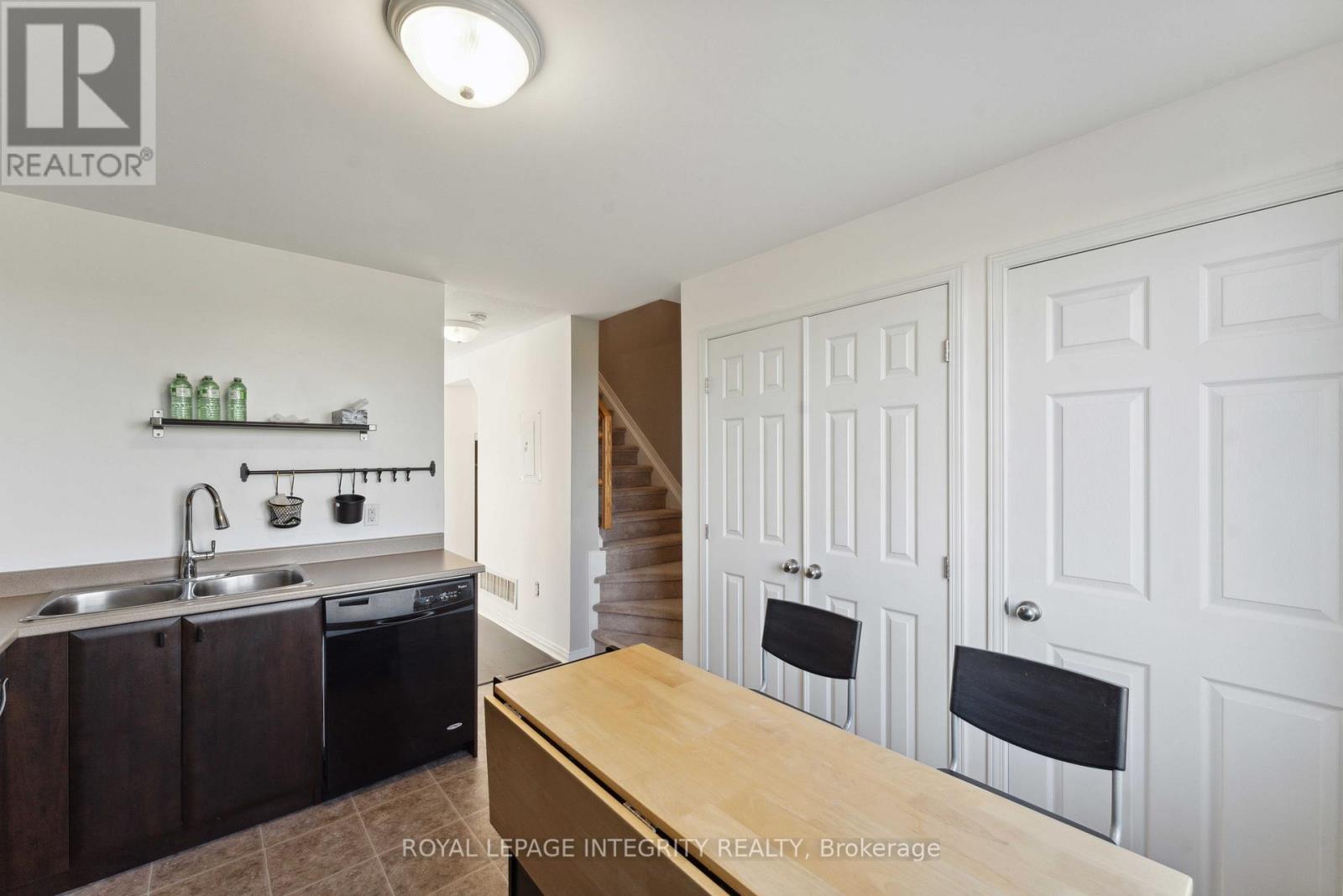 230 Shanly Private, Ottawa, ON - Indoor Photo Showing Kitchen With Double Sink