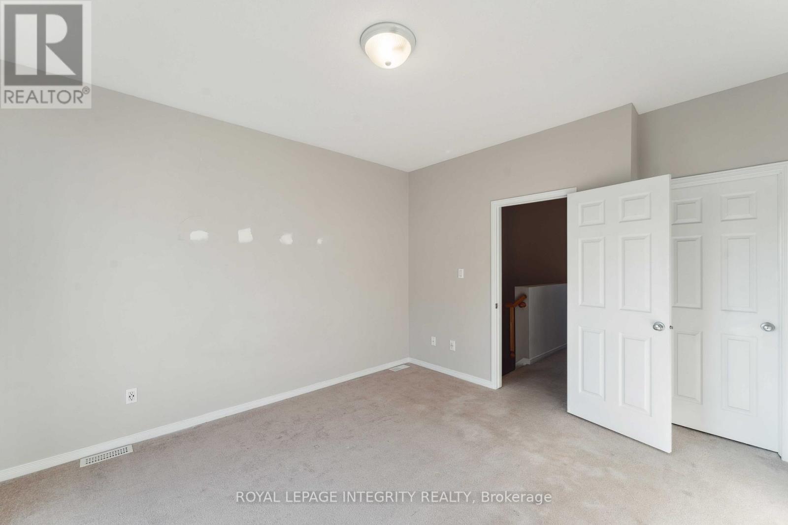 230 Shanly Private, Ottawa, ON - Indoor Photo Showing Other Room