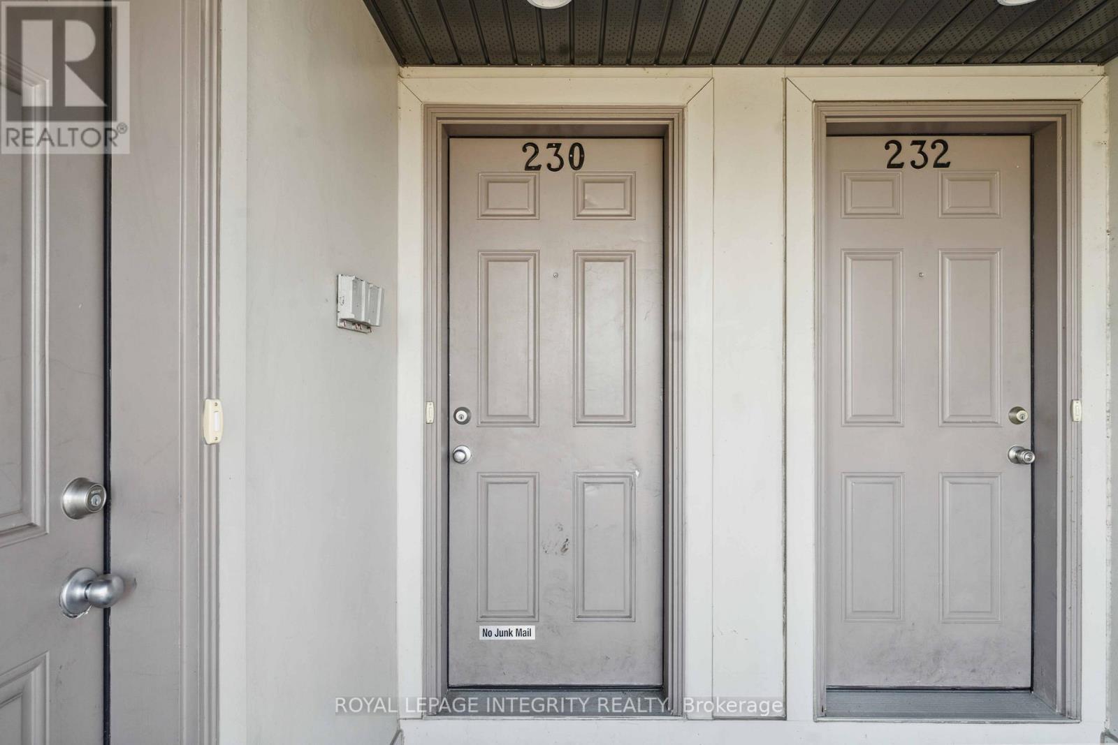 230 Shanly Private, Ottawa, ON - With Exterior