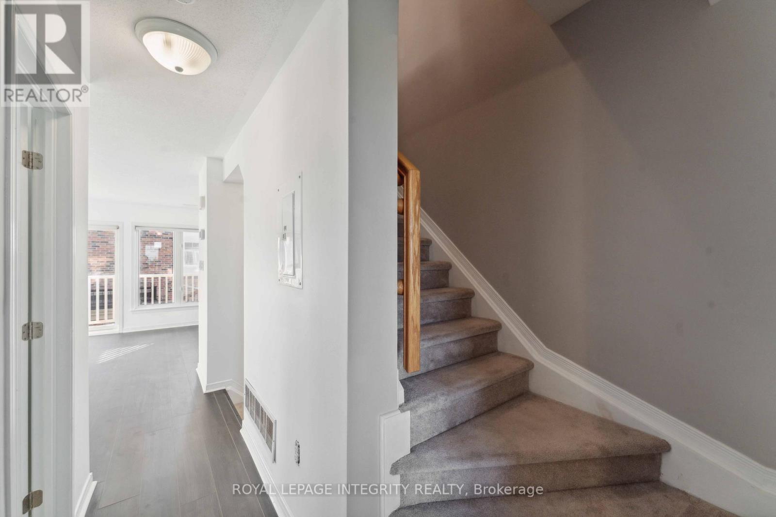 230 Shanly Private, Ottawa, ON - Indoor Photo Showing Other Room