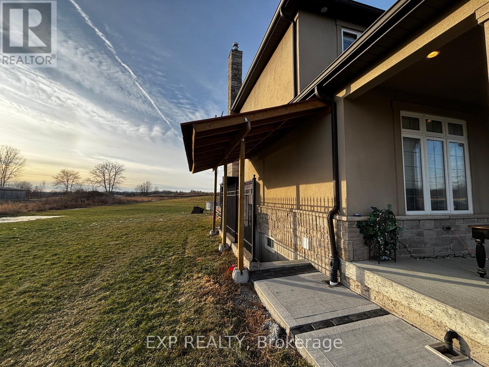 Side entrance - Basement - 1527 Merrittville Highway, Thorold, ON - Outdoor