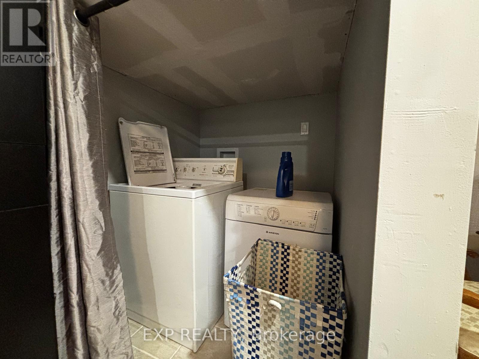 In-suite Laundry - Basement - 1527 Merrittville Highway, Thorold, ON - Indoor Photo Showing Laundry Room