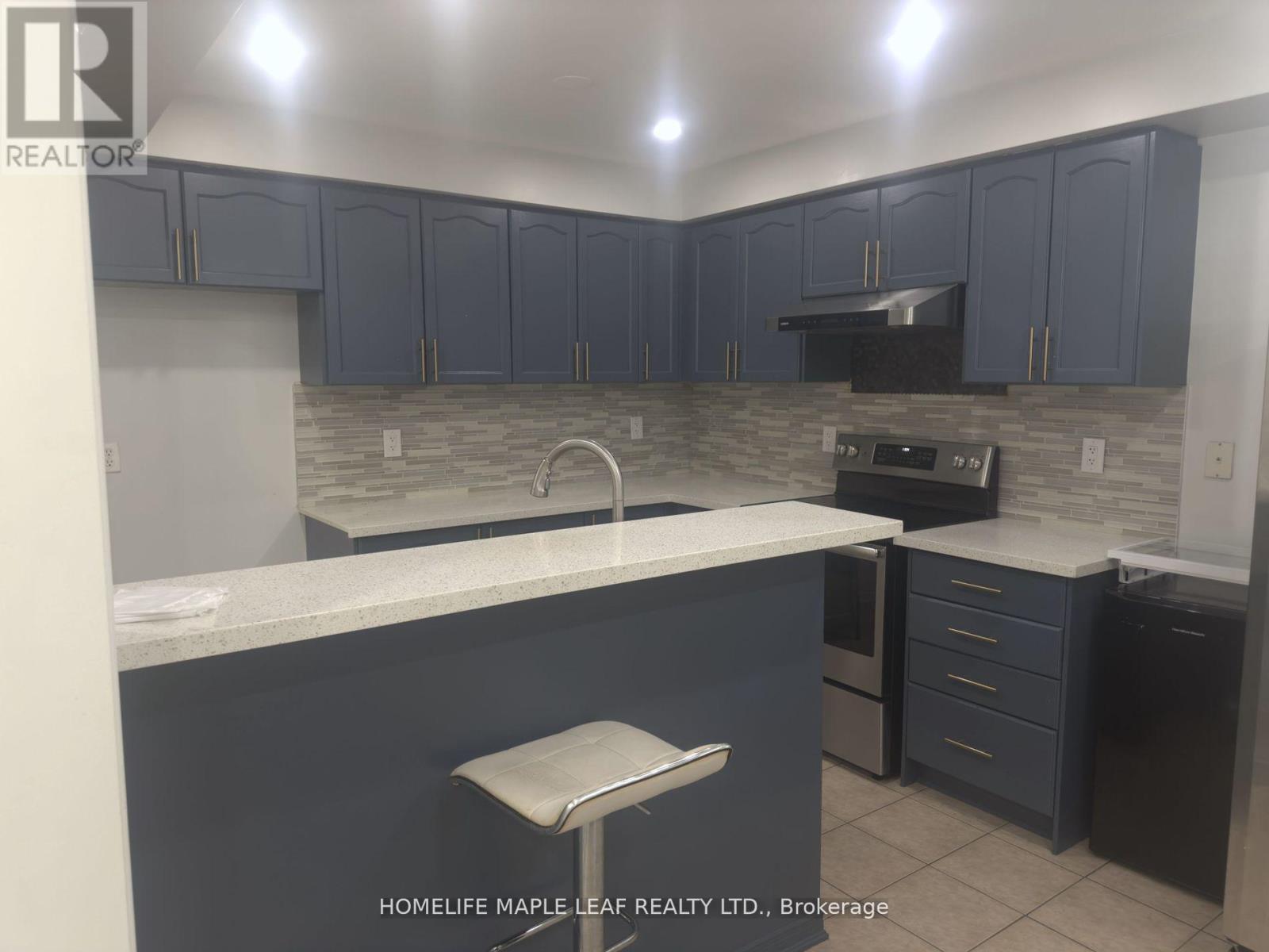 Upper - 5 Soapstone Trail, Brampton, ON - Indoor Photo Showing Kitchen With Upgraded Kitchen