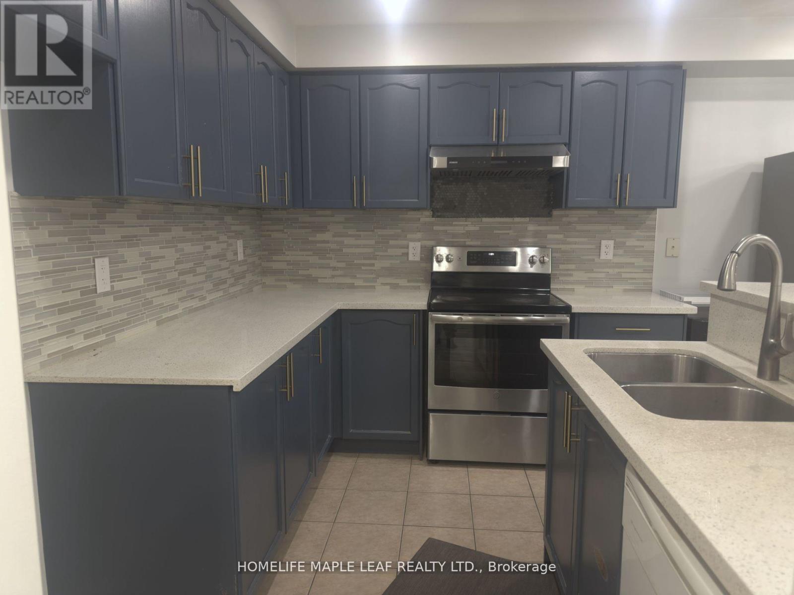 Upper - 5 Soapstone Trail, Brampton, ON - Indoor Photo Showing Kitchen With Double Sink With Upgraded Kitchen