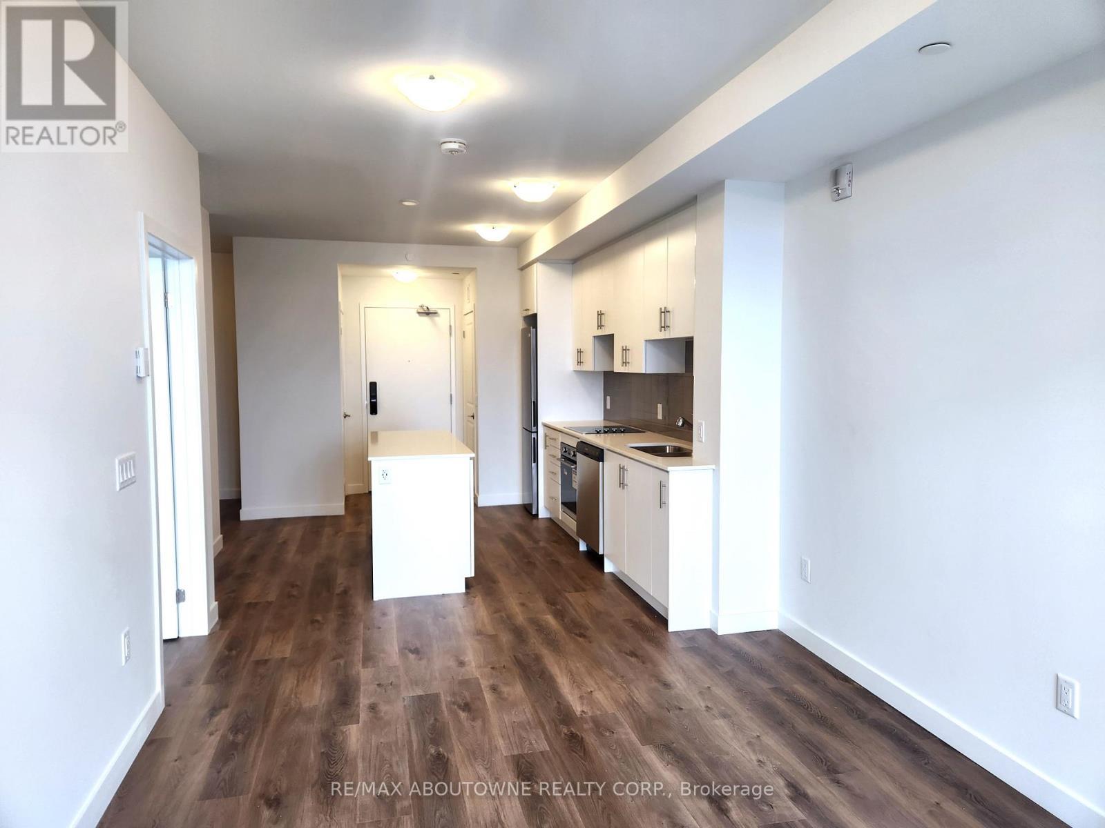 302 - 461 Green Road, Hamilton, ON - Indoor Photo Showing Kitchen
