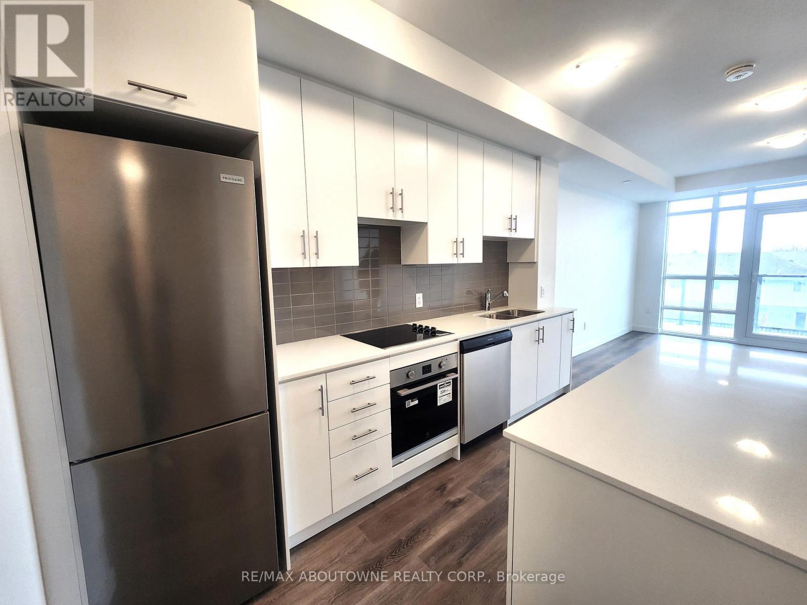 302 - 461 Green Road, Hamilton, ON - Indoor Photo Showing Kitchen