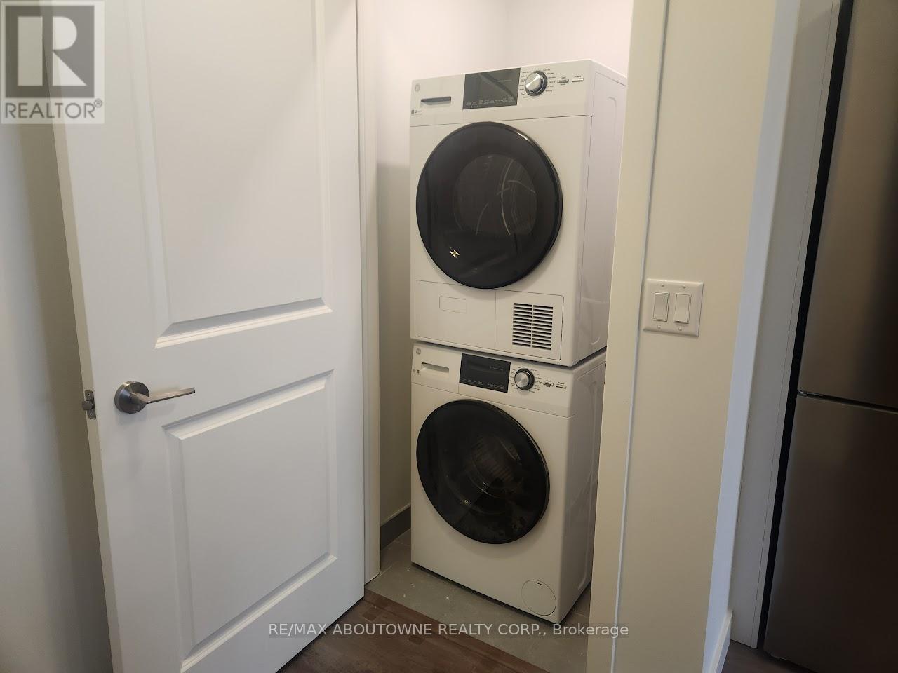 302 - 461 Green Road, Hamilton, ON - Indoor Photo Showing Laundry Room