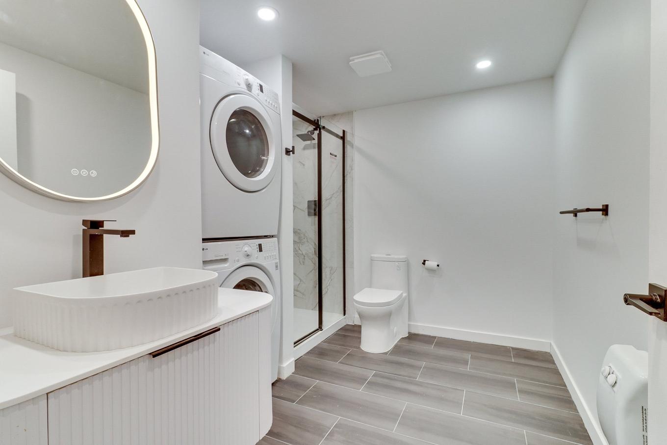 Salle de bains - 875 Rue Des Tilleuls, Mascouche, QC - Indoor Photo Showing Laundry Room