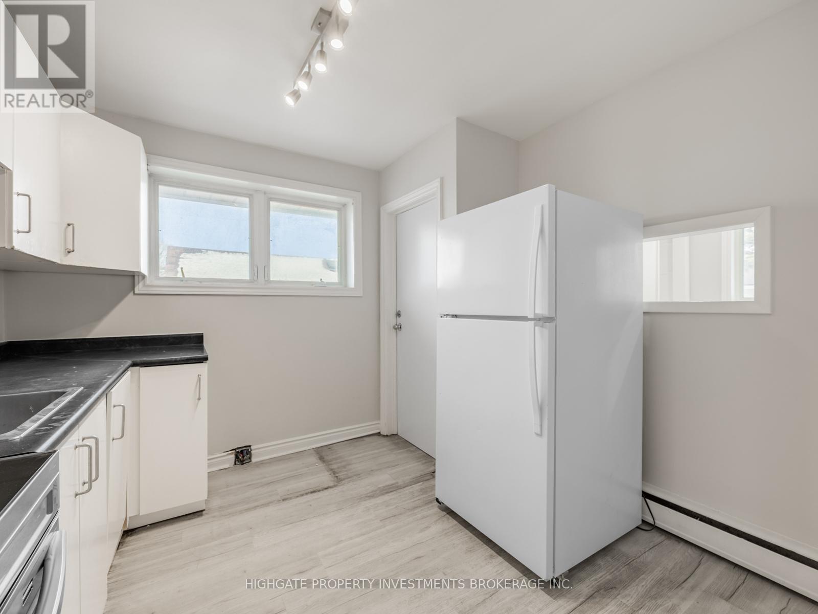 Upper - 708 Carnegie Avenue N, Oshawa, ON - Indoor Photo Showing Kitchen