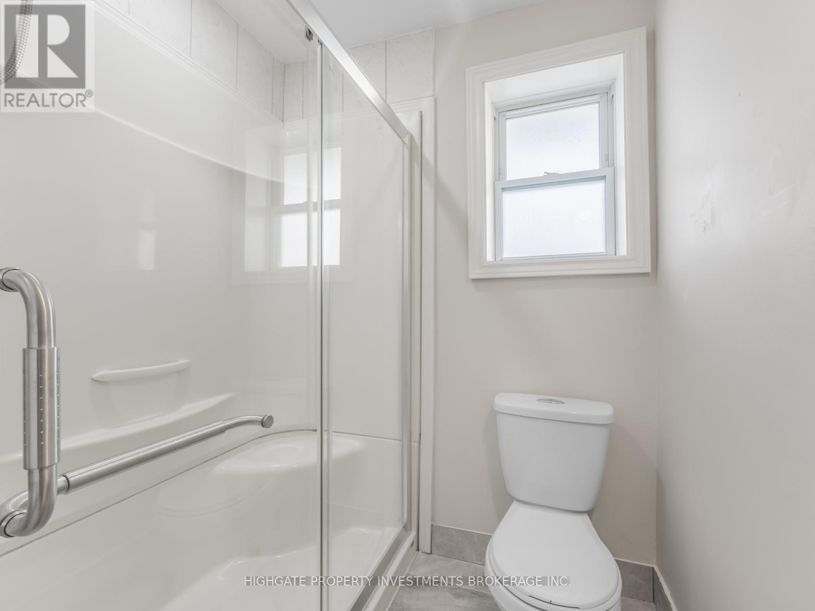 Upper - 708 Carnegie Avenue N, Oshawa, ON - Indoor Photo Showing Bathroom
