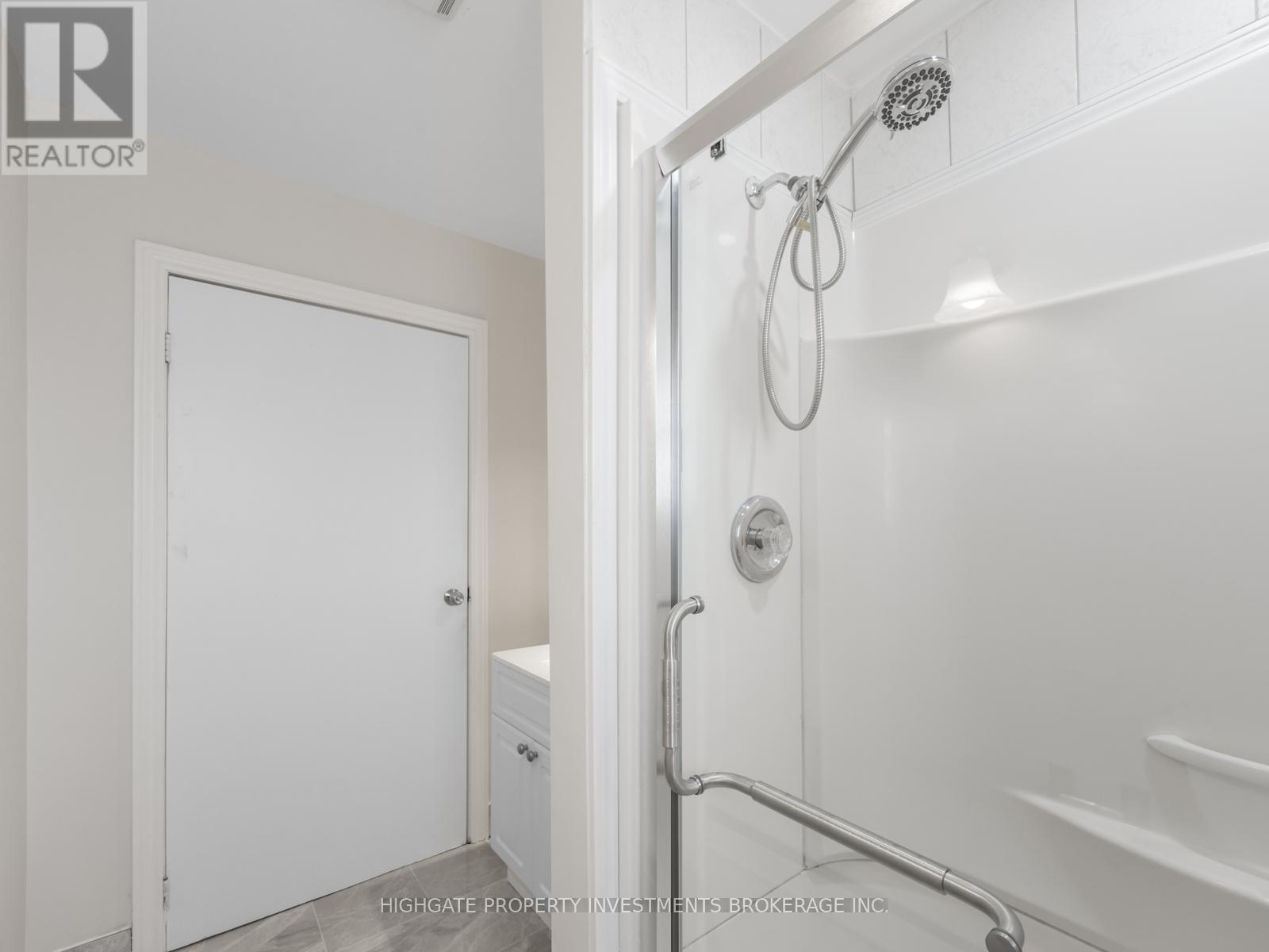 Upper - 708 Carnegie Avenue N, Oshawa, ON - Indoor Photo Showing Bathroom