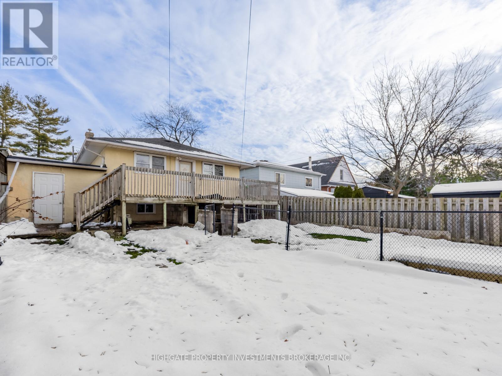 Upper - 708 Carnegie Avenue N, Oshawa, ON - Outdoor
