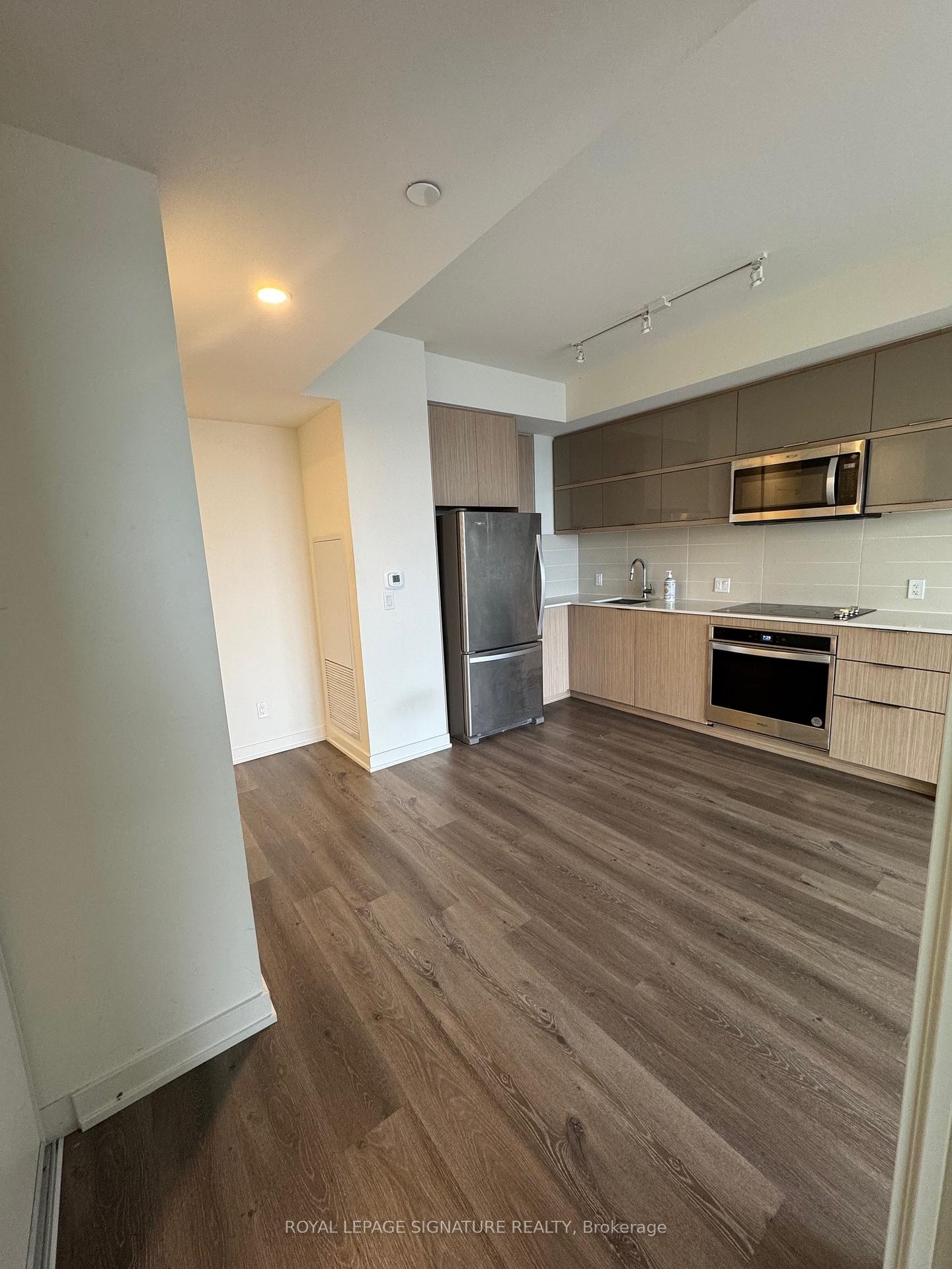 2307-10 Deerlick Court, Toronto, ON - Indoor Photo Showing Kitchen