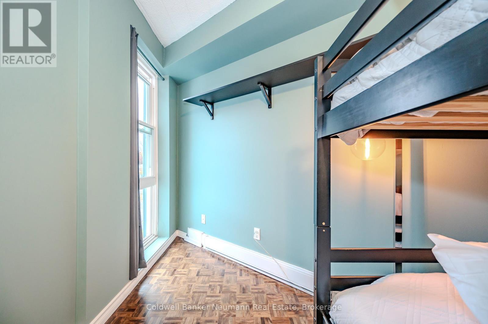 511 - 105 Conroy Crescent, Guelph (Dovercliffe Park/Old University), ON - Indoor