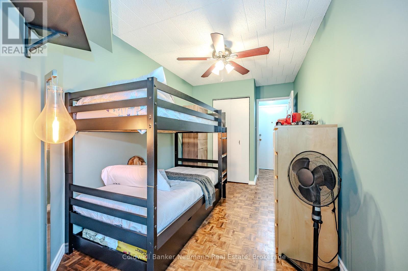 511 - 105 Conroy Crescent, Guelph (Dovercliffe Park/Old University), ON - Indoor Photo Showing Bedroom