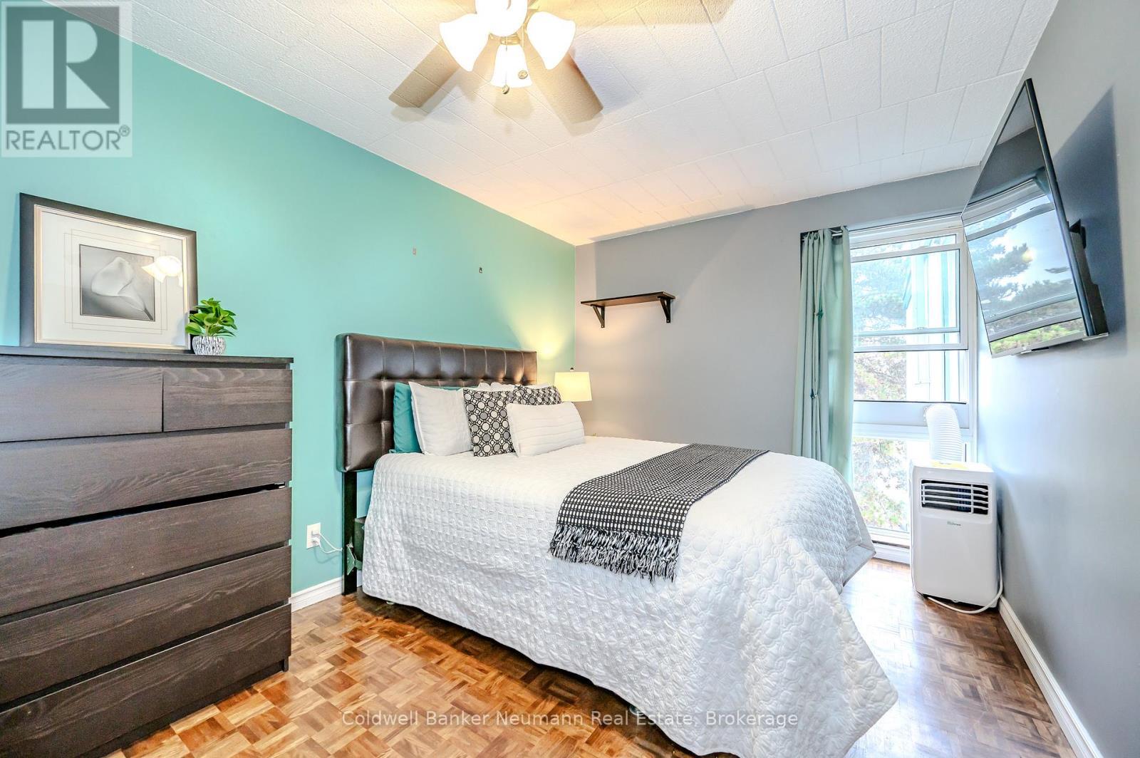 511 - 105 Conroy Crescent, Guelph (Dovercliffe Park/Old University), ON - Indoor Photo Showing Bedroom