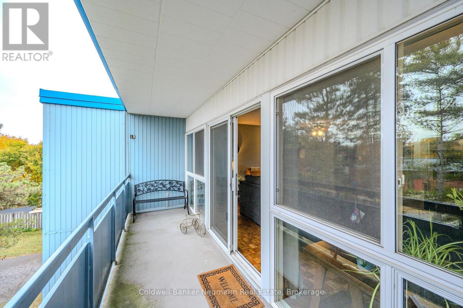 511 - 105 Conroy Crescent, Guelph (Dovercliffe Park/Old University), ON - Outdoor With Exterior