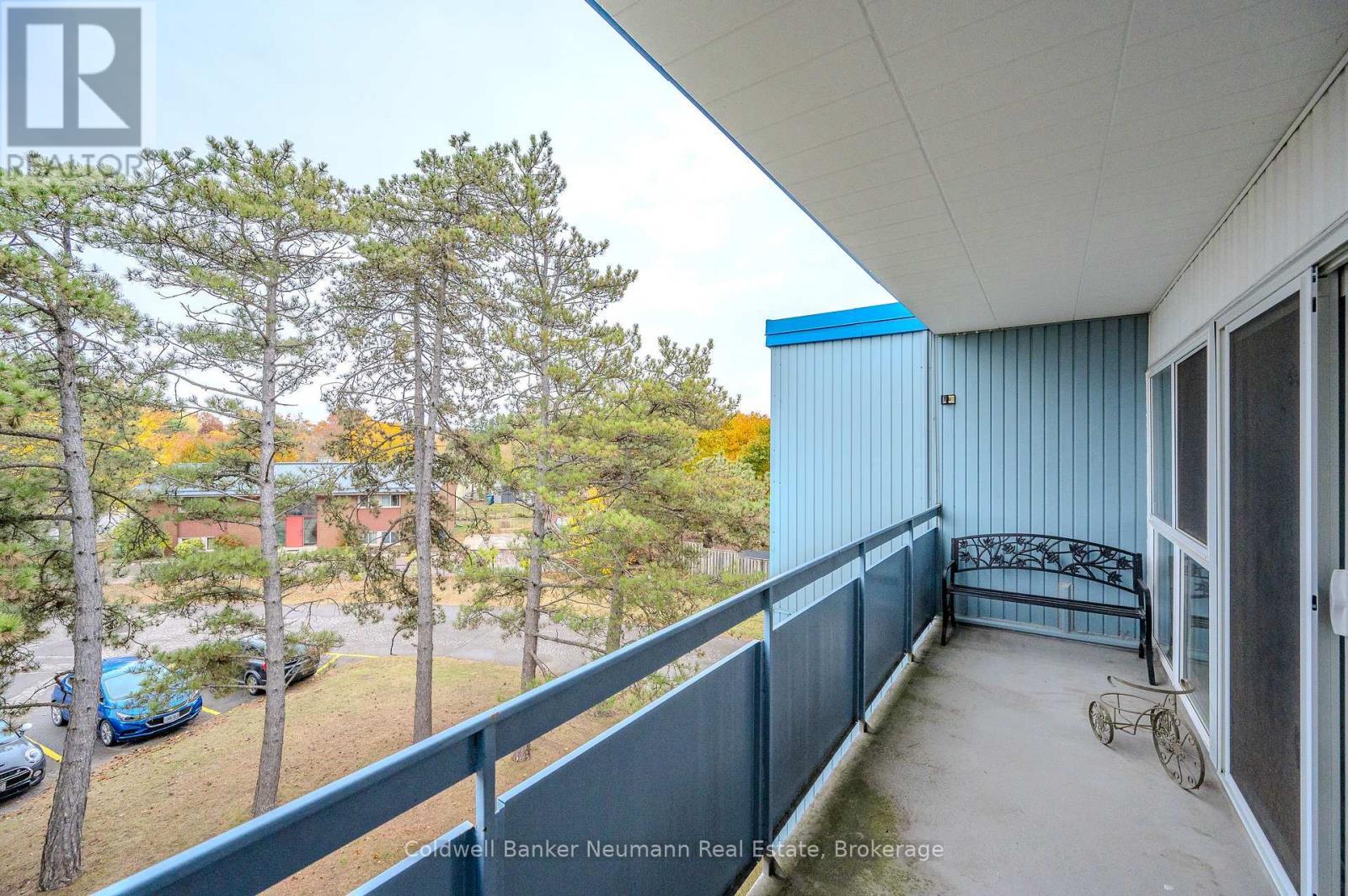 511 - 105 Conroy Crescent, Guelph (Dovercliffe Park/Old University), ON - Outdoor With Balcony With Exterior