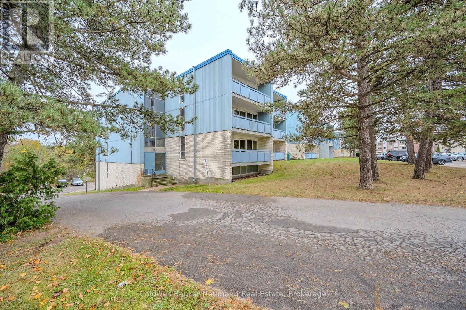 511 - 105 Conroy Crescent, Guelph (Dovercliffe Park/Old University), ON - Outdoor With Balcony