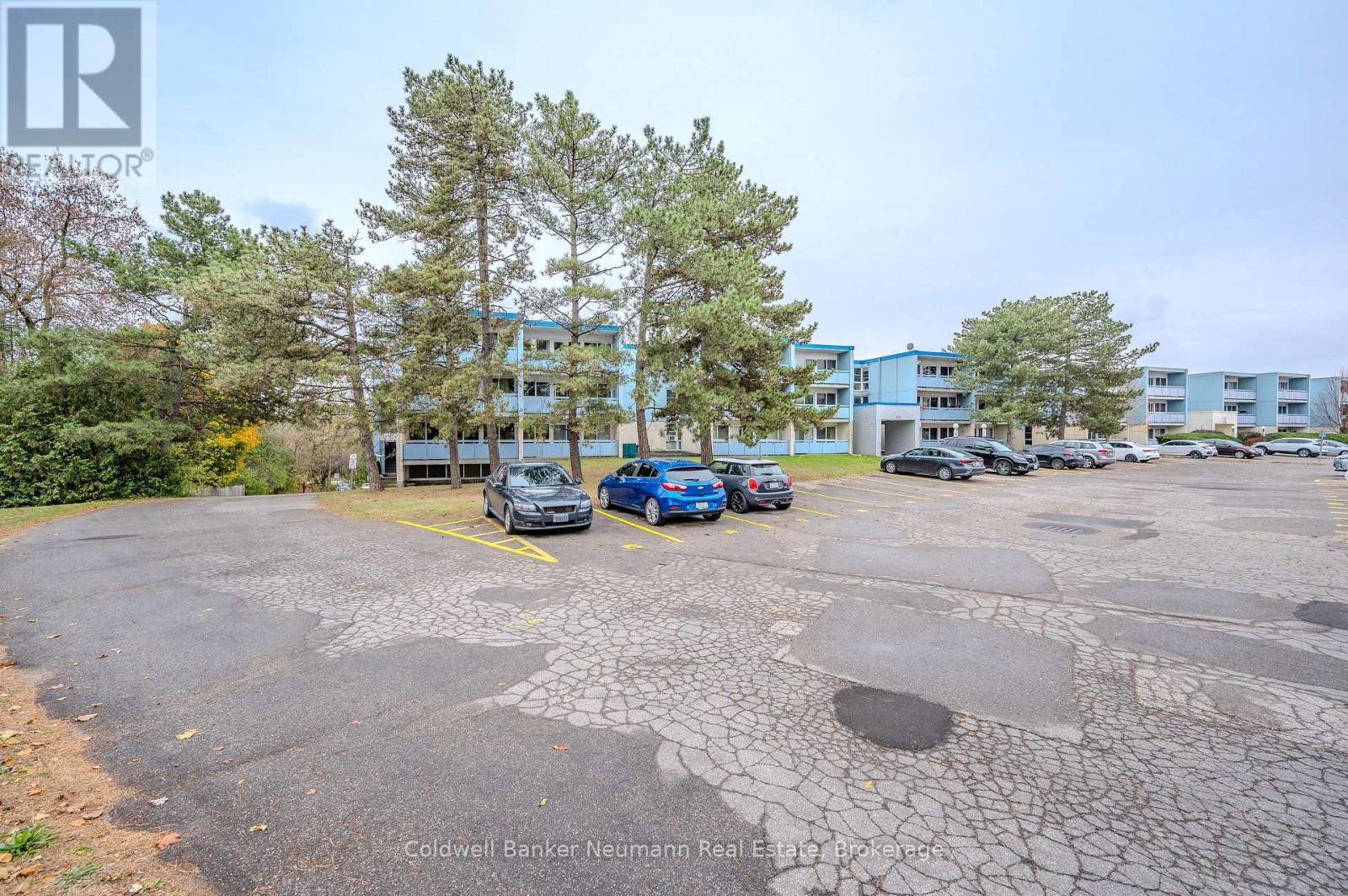 511 - 105 Conroy Crescent, Guelph (Dovercliffe Park/Old University), ON - Outdoor