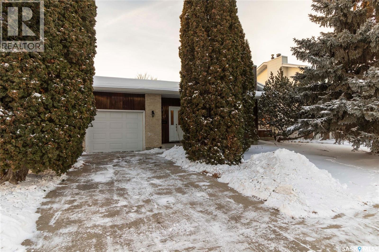 131 Tobin Crescent, Saskatoon, SK - Outdoor