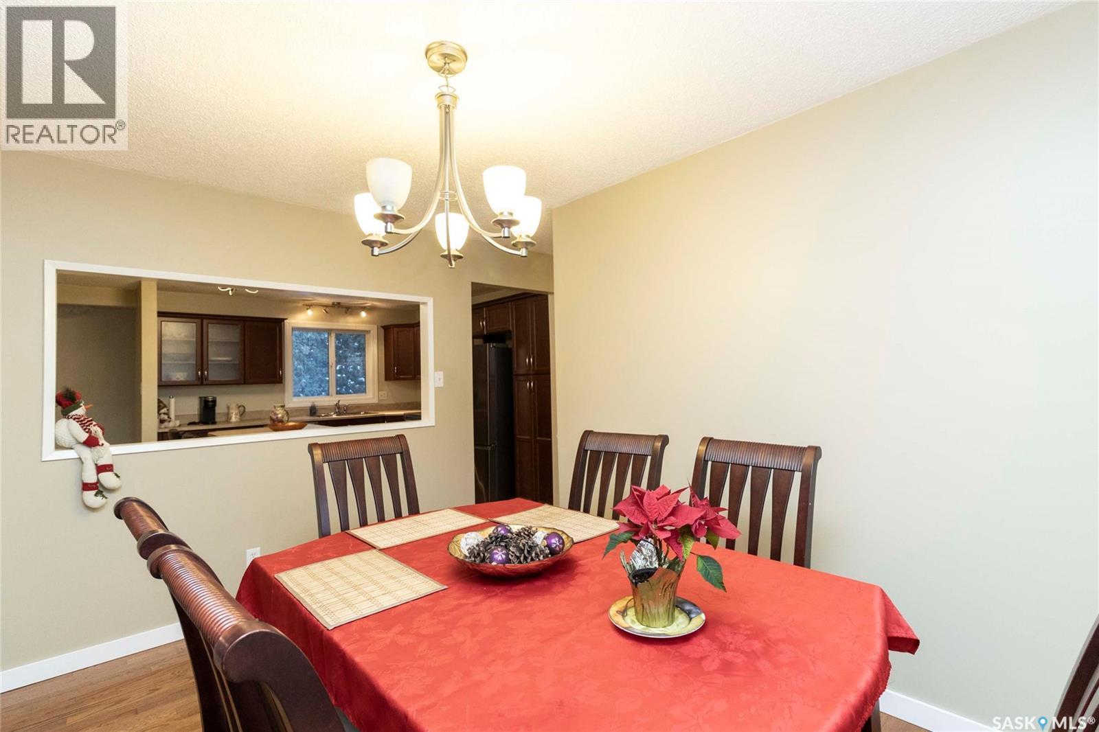 131 Tobin Crescent, Saskatoon, SK - Indoor Photo Showing Dining Room