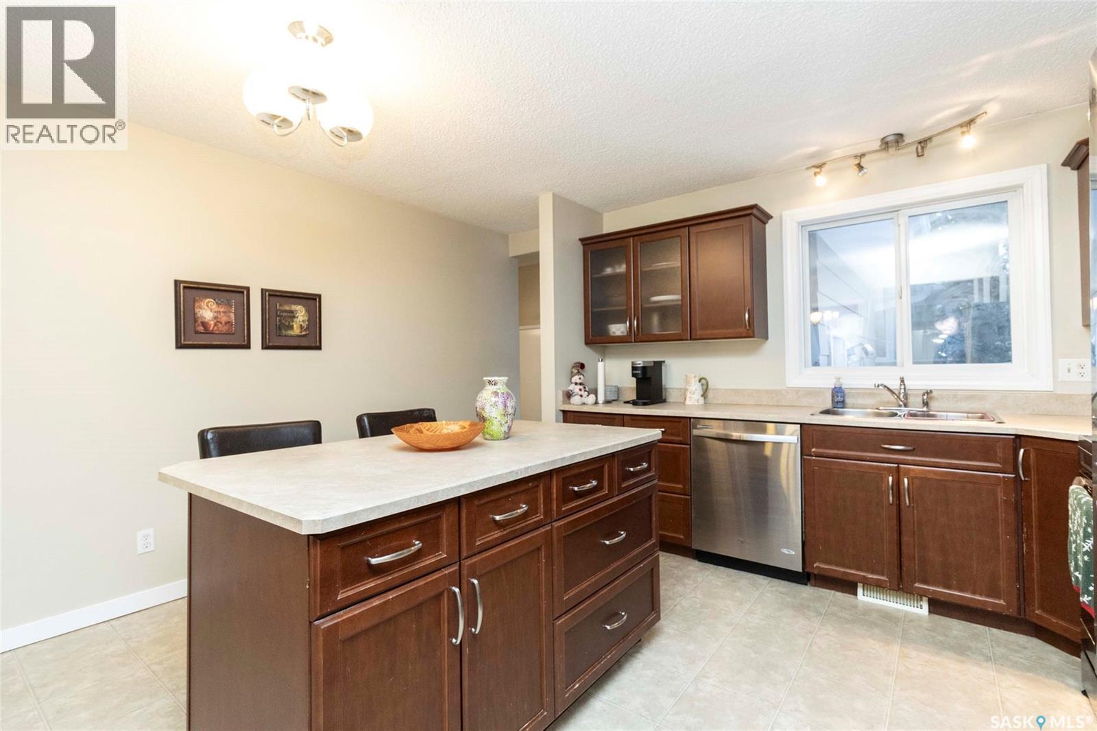 131 Tobin Crescent, Saskatoon, SK - Indoor Photo Showing Kitchen With Double Sink